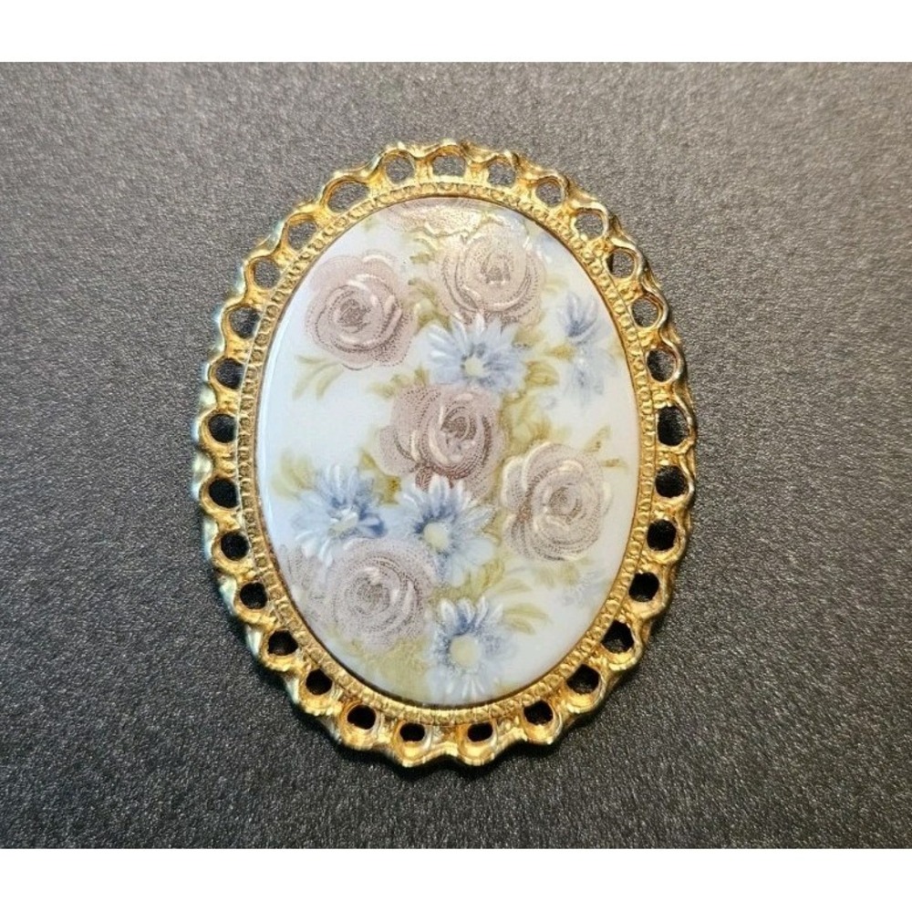 Vintage Porcelain‎ Handpainted Floral Brooch (593)